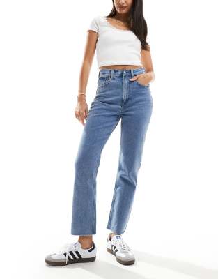 Abercrombie & Fitch Curve - Love - Knöchellange Straight Jeans in Mittelblau mit ultrahohem Bund