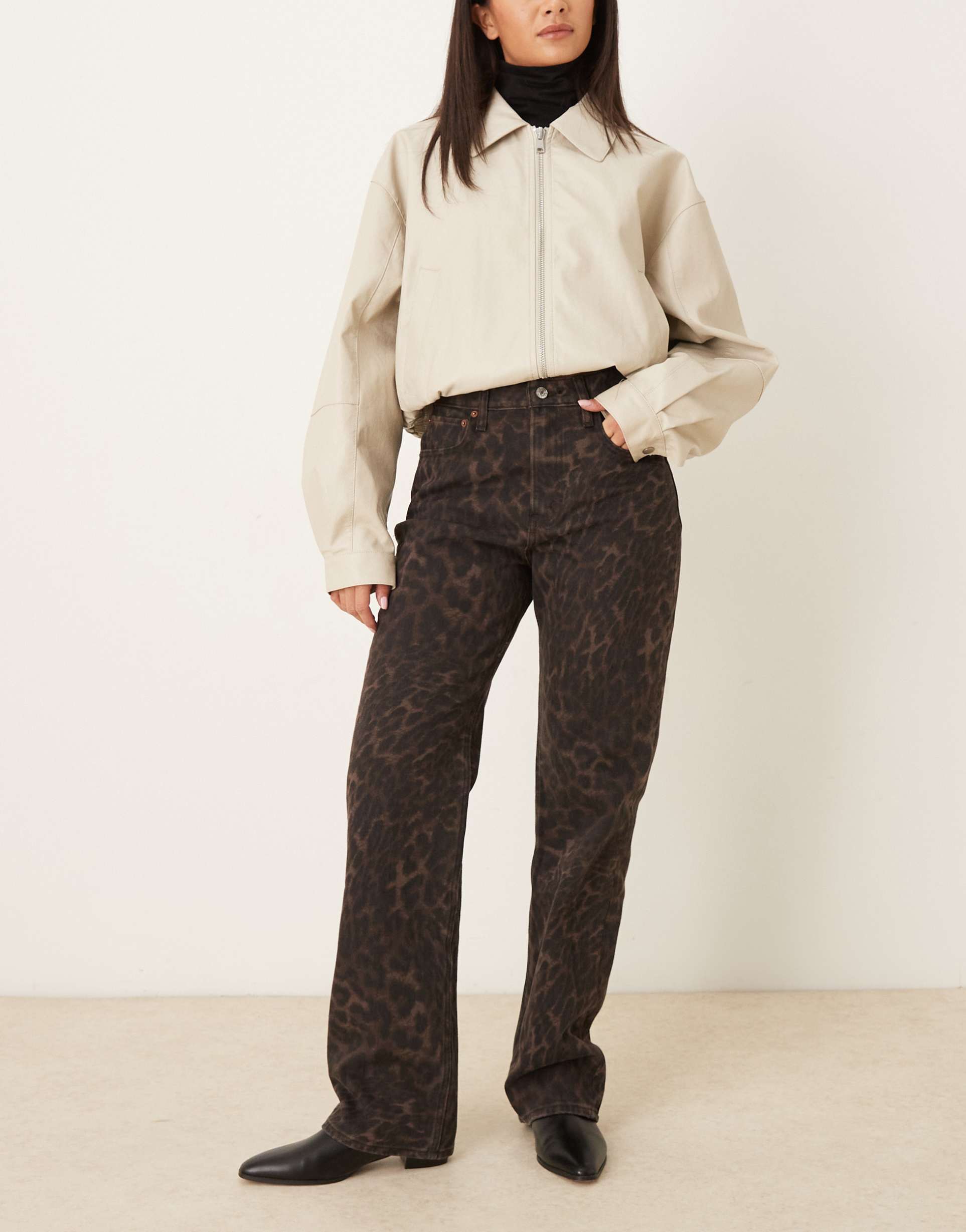 abercrombie & fitch curve love relaxed 90s fit jeans in chocolate cheetah print