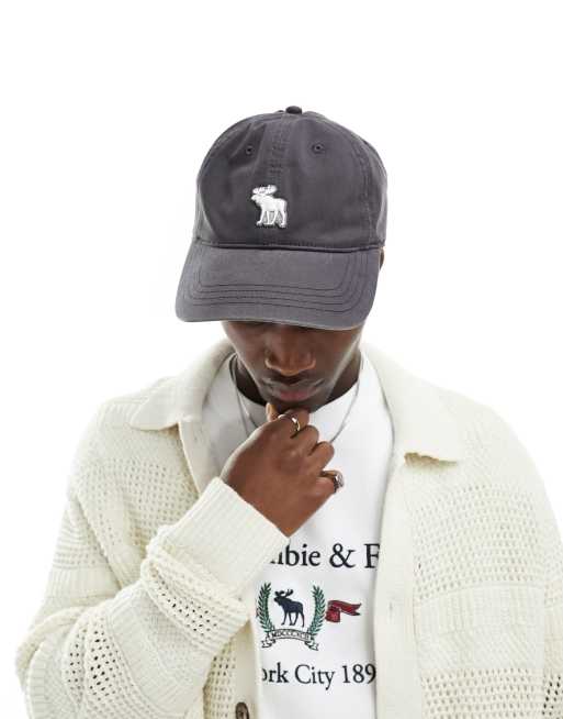 Abercrombie & Fitch – Czarna baseballowa czapka z daszkiem i silikonowym logo