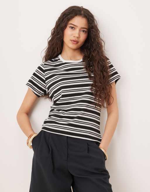 Abercrombie & Fitch – Dopasowany T-shirt z krótkim rękawem w czarne paski