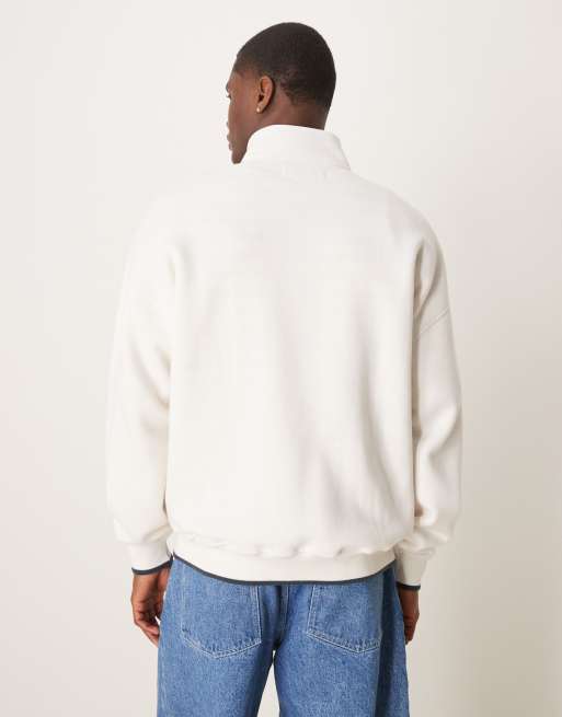 Abercrombie & Fitch – Essential – Sweatshirt in Creme mit kurzem Reißverschluss, 4 von 4
