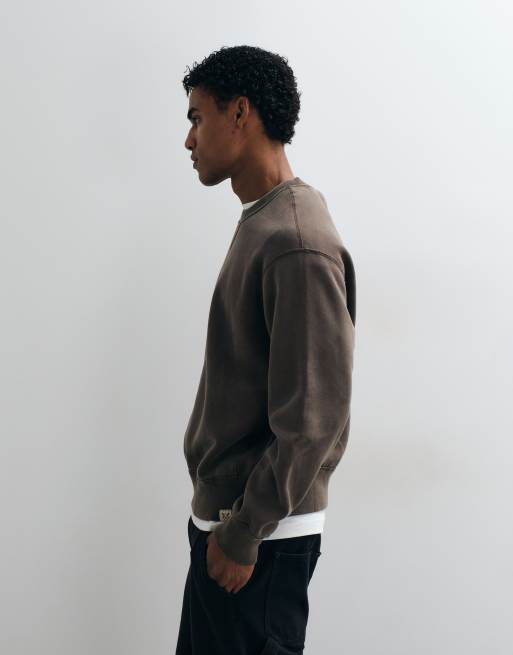 Abercrombie & Fitch essential sweatshirt med rund hals i brun, 5 af 5