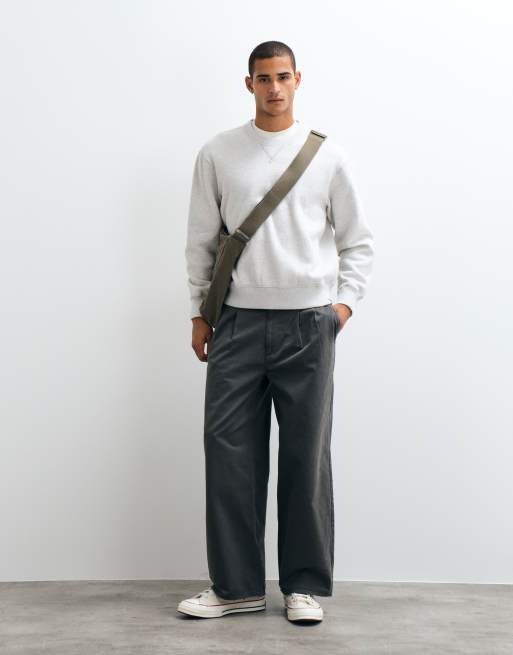 Abercrombie & Fitch essential sweatshirt med rund halsringning i ljusgrått, 2 av 5