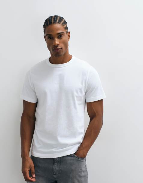 Abercrombie & Fitch essential t-shirt in white - view 1