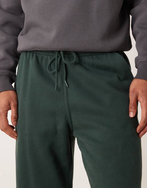 Abercrombie & Fitch – Essential – Weite Jogginghose in Grün mit unversäubertem Saum, 4 von 5