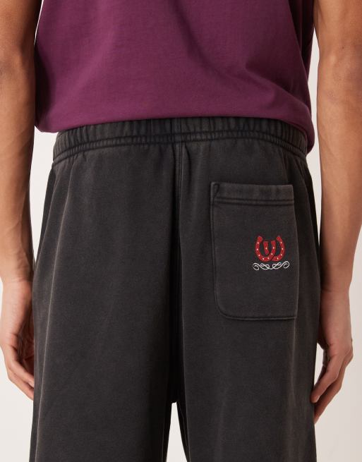 Abercrombie & Fitch - Essentials - Sorte posede joggingbukser med løstsiddende kanter og grafik, 4 af 5