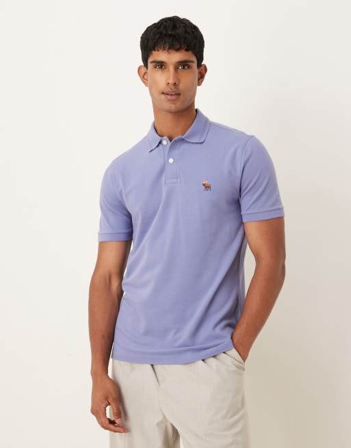 Abercrombie & Fitch – Fioletowy T-shirt polo z logo na piersi i krótkimi rękawami