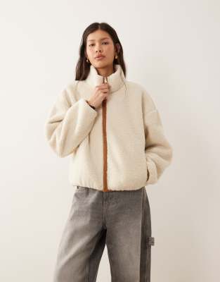 Abercrombie & Fitch - Fleece-Jacke mit hohem Kragen und Reißverschluss in Creme-Neutral