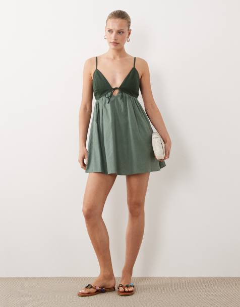 Abercrombie & Fitch – Fließendes Mini-Skortkleid in Dunkelgrün mit integriertem BH und Riemchenträgern - view 1