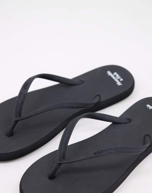 Abercrombie Fitch flip flop in black