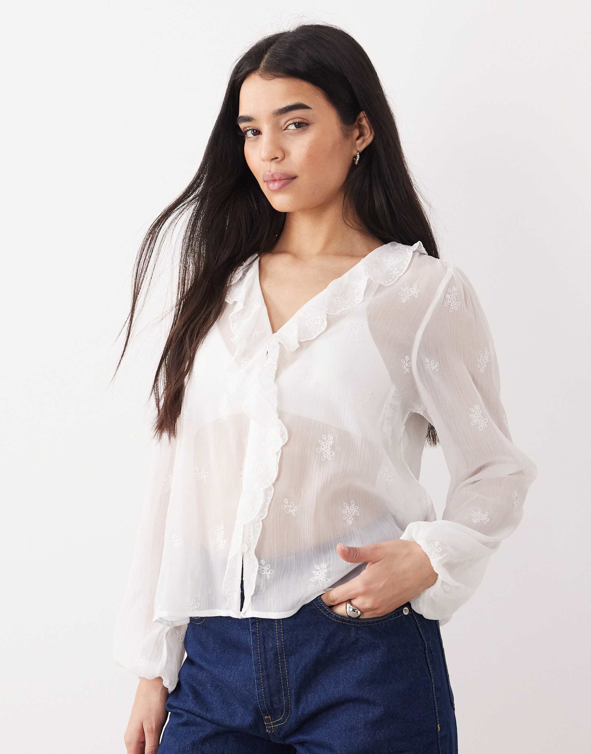 abercrombie & fitch flowy long sleeve blouse with front ruffle detail in white