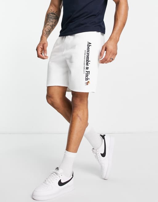 Abercrombie & Fitch – Funktions-Sweatshorts mit Logo in Weiß