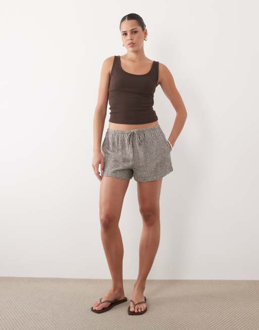 Abercrombie & Fitch - Geborduurde boho short met elastische taille in bruine gingham ruit, 2 van 5