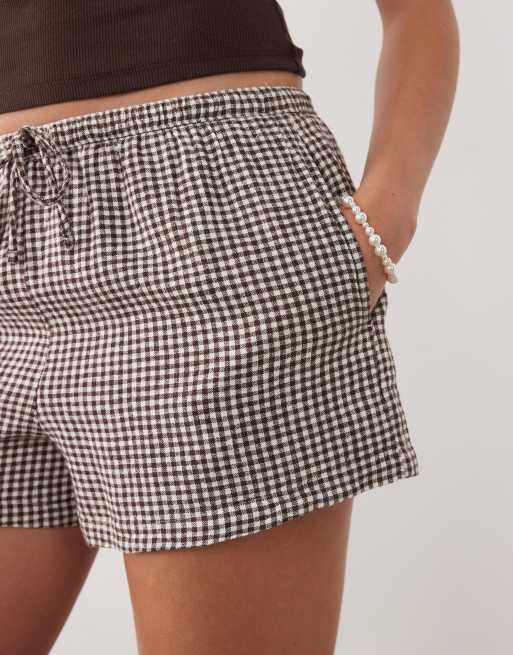 Abercrombie & Fitch - Geborduurde boho short met elastische taille in bruine gingham ruit, 3 van 5