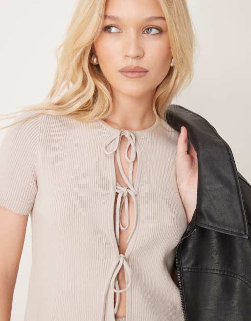 Abercrombie & Fitch - Gebreid vest met korte mouwen en striksluiting aan de voorkant in beige