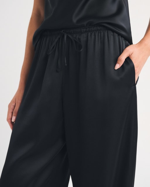 Abercrombie & Fitch Gemma satin wide leg pull-on pant in black, 3 of 4