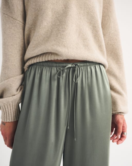 Abercrombie & Fitch Gemma satin wide leg pull-on pant in olive gray, 3 of 4