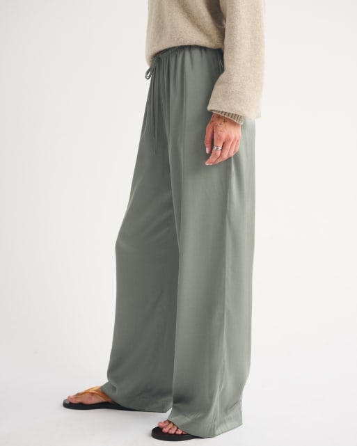 Abercrombie & Fitch Gemma satin wide leg pull-on pant in olive gray, 4 of 4