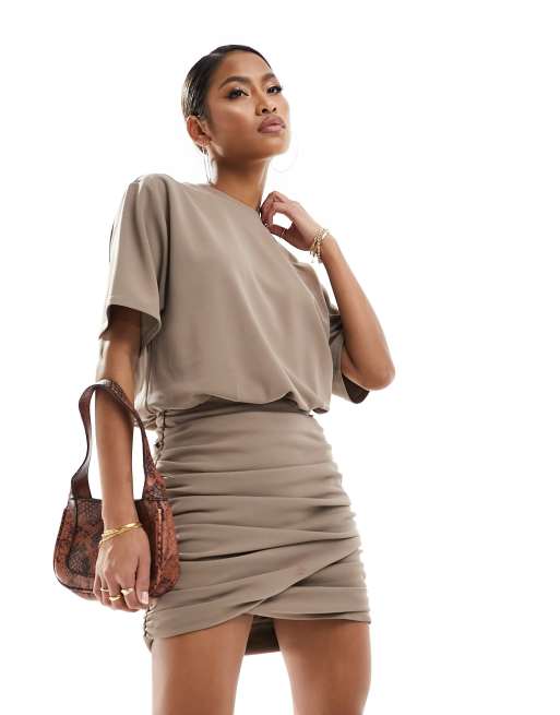 Abercrombie & Fitch – Gerafftes Kleid in Taupe mit gewickelter Vorderseite