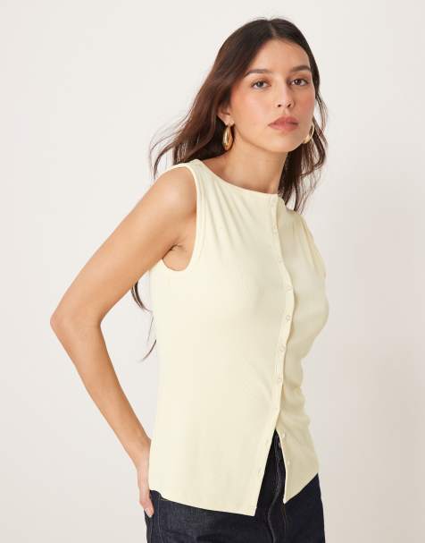 Abercrombie & Fitch - Geribbelde top met rechte hals, knoopsluiting en lange pasvorm in geel - view 1