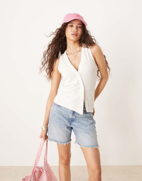 Abercrombie & Fitch – Geripptes Longline-Tanktop in Weiß mit asymmetrischer Knopfleiste - view 1
