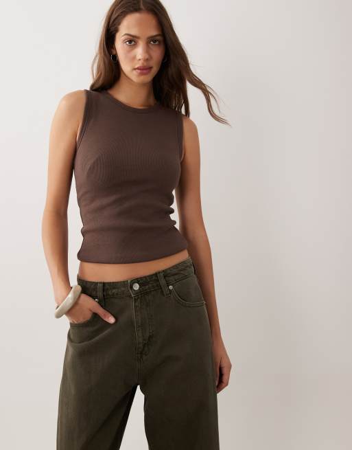 Abercrombie & Fitch geripptes Tanktop mit integriertem BH in Braun, 2 von 4