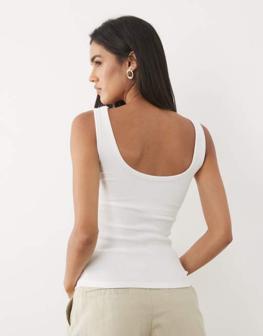 Abercrombie & Fitch geripptes Tanktop mit U-Ausschnitt und integriertem BH in Weiß, 4 von 4