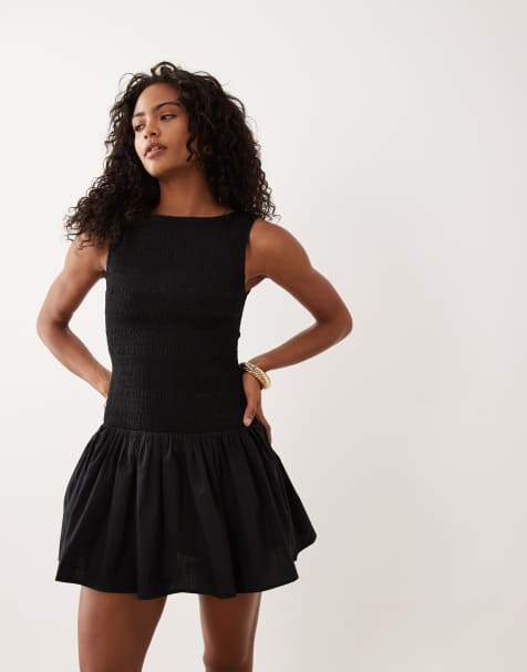 Abercrombie & Fitch – Gesmoktes Skort-Minikleid in Schwarz mit U-Boot-Ausschnitt - view 1