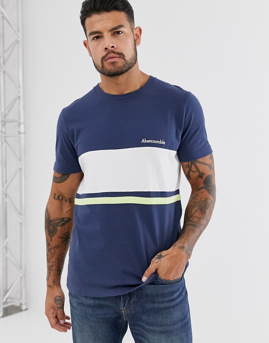 Abercrombie & Fitch - Gestreept T-shirt met logo op de borst in wit en blauw