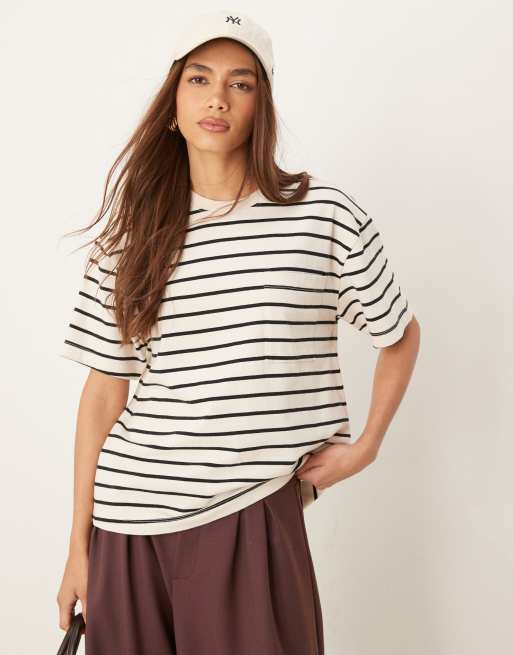 Abercrombie & Fitch - Gestreept T-shirt met zak en rechte pasvorm in wit en marineblauw