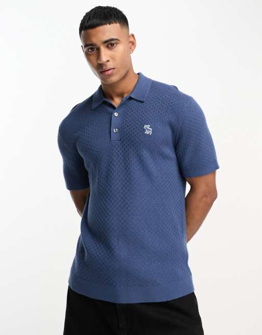 Abercrombie & Fitch – Gestricktes Polohemd in Mittelblau mit Markenlogo