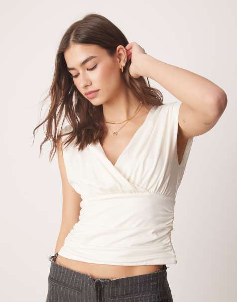 Abercrombie & Fitch – Gräddvit topp med överlappande v-ringning - view 1