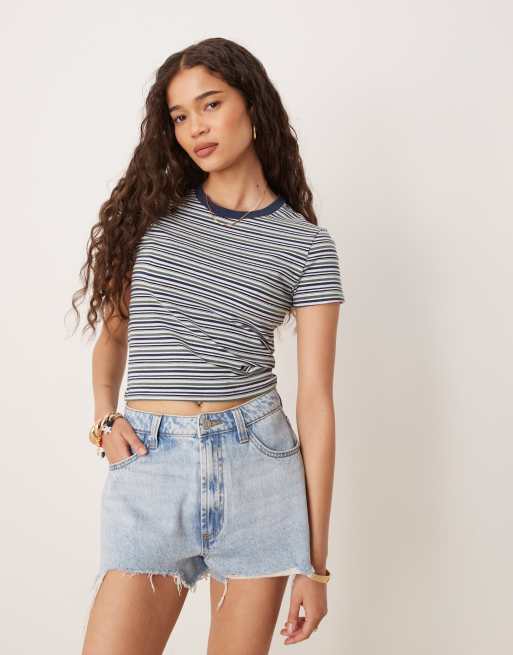 Abercrombie & Fitch – Granatowy krótki i obcisły T-shirt bezszwowy z krótkimi rękawami w paski
