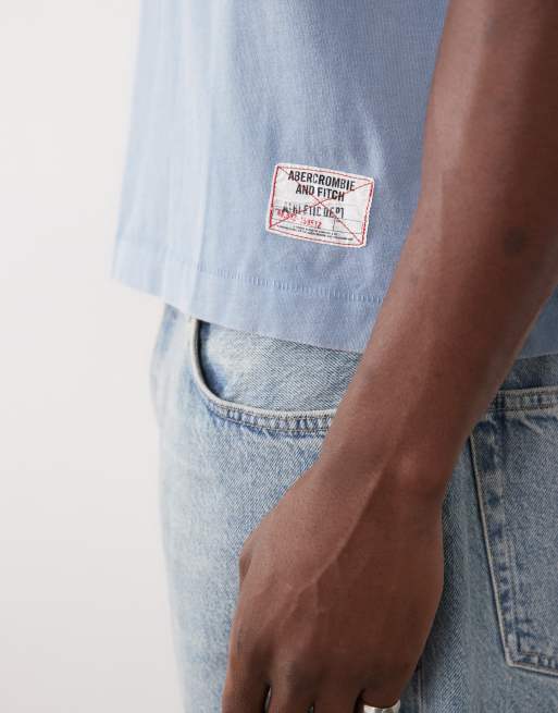 Abercrombie & Fitch – Hellblaues T-Shirt mit Logo-Aufnähern, 2 von 5