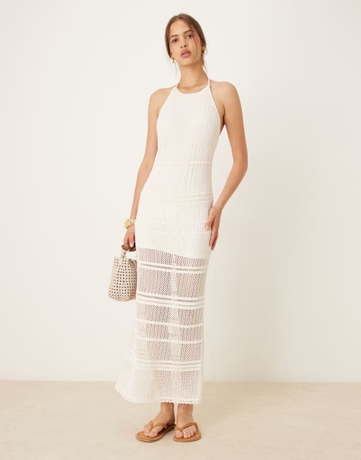 Abercrombie & Fitch – Hochgeschlossenes Maxikleid aus Häkelstrick in Creme mit Rückenausschnitt und Zierperlen-Trägern