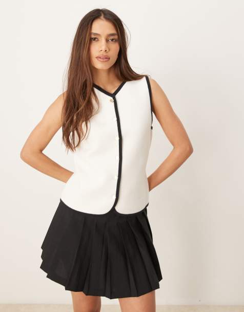 Abercrombie & Fitch – Hochgeschlossenes Strick-Trägertop mit Struktur und Kontrastdesign in Schwarz - view 1