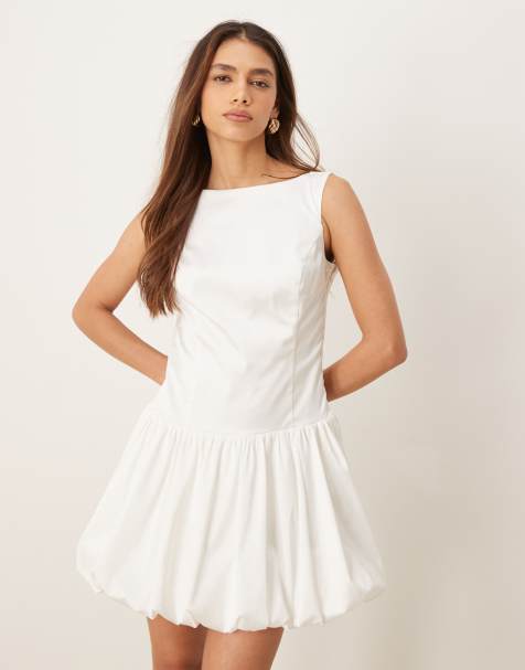 Abercrombie & Fitch - Hoogsluitende mini jurk met open achterkant en bolle zoom in wit - view 1