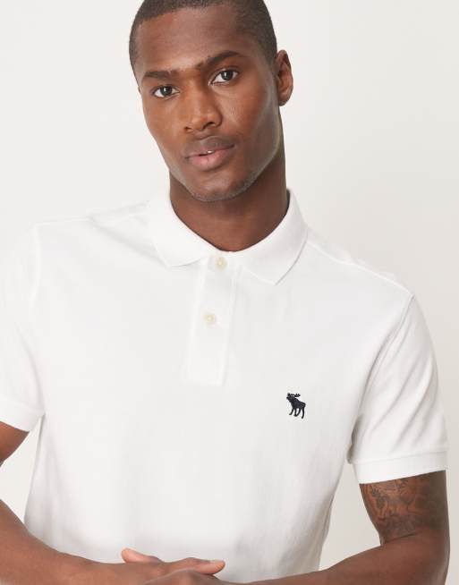 Abercrombie & Fitch - Hvid og kortærmet polotrøje med logoikon i pufstil