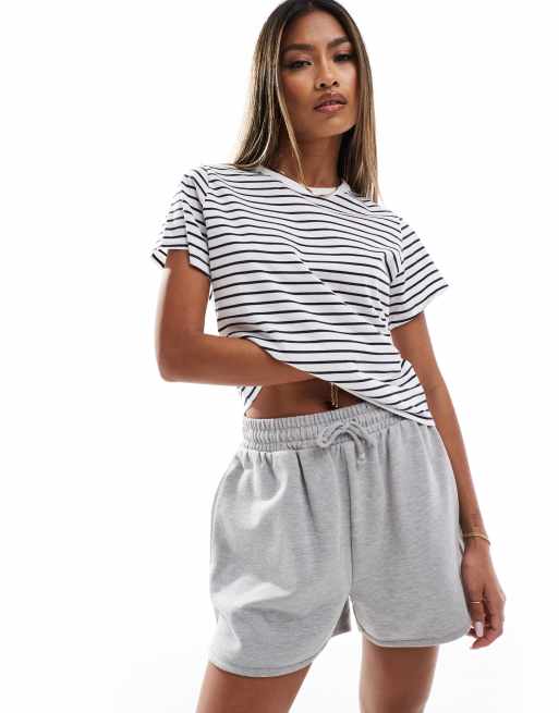 Abercrombie & Fitch - Hvid T-shirt med blå striber