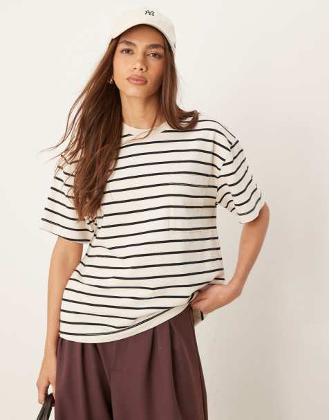 Abercrombie & Fitch - Hvid T-shirt med lomme og marineblå striber i firkantet pasform - view 1