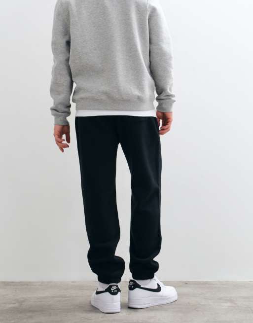 Abercrombie & Fitch Icon Logo Jogger mit Bündchen am Bein in Schwarz, 5 von 5