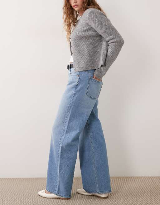 Abercrombie & Fitch jean ample taille basse à ourlet effiloché en délavage bleu clair, 2 de 5
