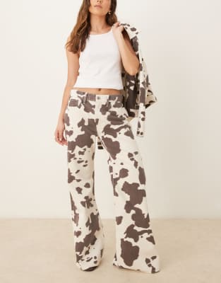 Abercrombie & Fitch - Jean bootcut coupe baggy à taille mi-haute - Multicolore à imprimé vache