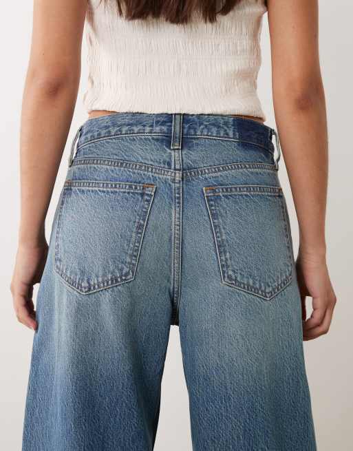 Abercrombie & Fitch jeans med brede ben og opsmøget kant i mellemblå, 5 af 5