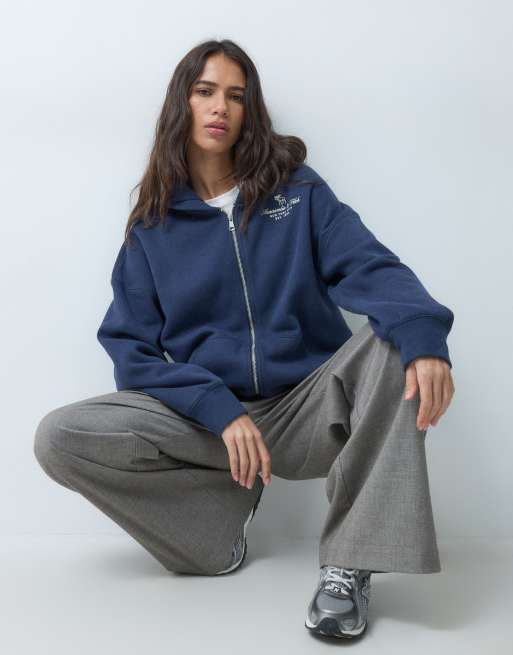 Abercrombie & Fitch Kapuzenpullover mit Brustlogo und Reißverschluss in Marineblau, 3 von 9