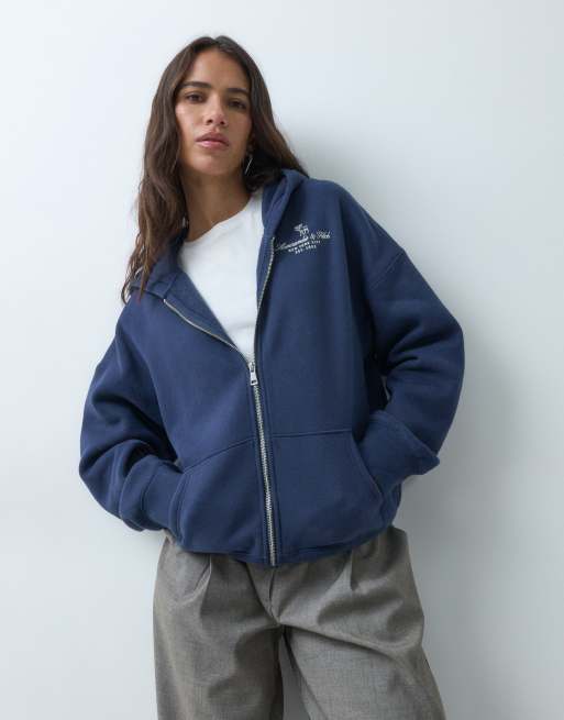 Abercrombie & Fitch Kapuzenpullover mit Brustlogo und Reißverschluss in Marineblau, 4 von 9