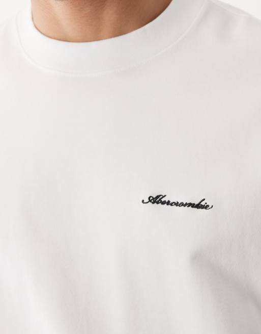 Abercrombie & Fitch – Kastiges, kurzärmliges T-Shirt in Weiß mit kursivem Logo, 4 von 5