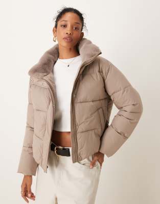 Abercrombie & Fitch - Klassische, dicke Steppjacke in Beige-Neutral