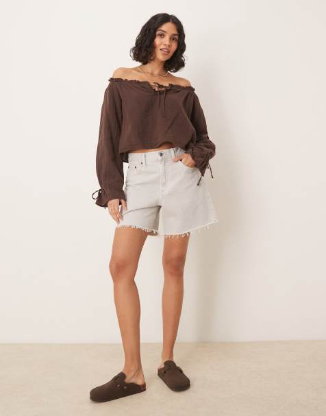 Abercrombie & Fitch – Klassische, locker sitzende Shorts in wollweißer Waschung mit hohem Bund und ausgefranstem Saum - view 1