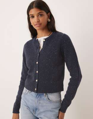Abercrombie & Fitch - Knapp geschnittene Strickjacke in Marineblau mit goldfarbenen Knöpfen